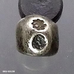 พดด้วง ขนาด สลึง ตราพระแสงจักร-หัวลูกศร พ.ศ.2391