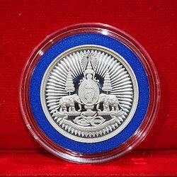 เหรียญตราสัญลักษณ์ กาญจนาภิเษก สองหน้า เนื้อเงินชุบ พ.ศ.2539 ขนาด 3.2 เซ็น