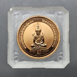 พระแก้วมรกตทรงฤดูร้อน หลัง สธ เนื้อทองแดงขัดเงาพ่นทราย พิมพ์เล็ก ขนาด 2.5 เซน บล็อกเพิร์ทมิ้นท์ วัดบวรๆ ปี2537 พร้อมตลับเดิม