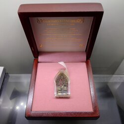 พระนิรันตรายสองกษัตริย์ มหาพุทธานุภาพแห่งแผ่นดิน เนื้อ นวะ ขนาดสูง 3.2 เซน ปี2552 พร้อมกล่องเดิม