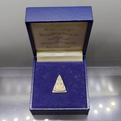 พระนางพญา เนื้อเงิน หลังยันต์ วัดระฆังโฆษิตาราม ปี2529 คณะครุศาสตร์ จุฬาลงกรณ์มหาวิทยาลัย จัดสร้าง