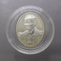 เหรียญพระบรมรูปพระบาทสมเด็จพระเจ้าอยู่หัว ที่ระลึก 100 ปี โรงพยาบาลจุฬาลงกรณ์ สภากาชาดไทย พ.ศ.2557