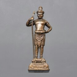 ท้าวหิรัญพนาสูร รุ่นเฉลิมศตวรรษ ที่ระลึกรูปหล่อประดิษฐานครบรอบ 100 ปี ณ วังพญาไท ปี2565 พร้อมกล่องเดิม ขนาดสูง 2.5 เซน