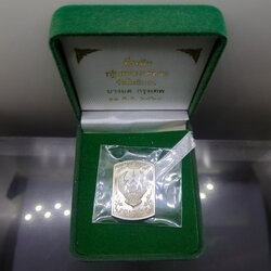 พญาครุฑ “รตนสูตร” รุ่น กฐินพระราชทาน หลวงพ่อวราห์ วัดโพธิ์ทอง ปี 2563 เนื้อเงิน พร้อมกล่องเดิม