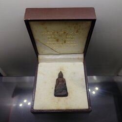 พระไพรีพินาศ รุ่น 7 รอบ ญสส เนื้อนวะ พิมพ์หล่อโบราณเบ้าทุบรุ่นแรก วัดบวรนิเวศวิหาร พ.ศ.2540 พร้อมกล่องเดิม