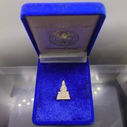 พระกริ่งหลวงพ่อโสธร รุ่นธรรมศาสตร์ 60 ปี เนื้อเงิน พุทธาภิเษก ณ อุโบสถวัดโสธรวราราม ปี2537 พร้อมกล่องเดิม