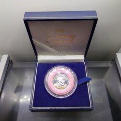 หลวงพ่อเกษม เขมโก เนื้อเงิน ที่ระลึกครบ ๖๐ พรรษาอุปสมบถ ครูบาเจ้าเกษม เขมโก สุสานไตรลักษณ์ จ.ลำปาง ปี2536 พร้อมกล่องเดิม