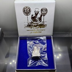 รูปหล่อหลวงพ่อเงิน วัดบางคลาน รุ่น เงินสิทธิโชติ เนื้อเงิน พิมพ์นิยม อุดกริ่ง ปี2557 พร้อมกล่องเดิม