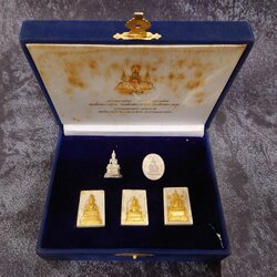 ชุดไตรภาคี สมเด็จ พระเสริม - พระสายน์ - พระแสน รุ่นเฉลิมพระเกียรติ กาญจนาภิเษก วัดปทุมวนาราม ราชวรวิหาร ปี2539 พร้อมกล่องเดิม