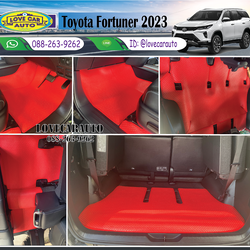พรมปูพื้นรถยนต์ ผ้ายางPvcกระดุม Toyota Fortuner 2023 กระดุมสีแดง
