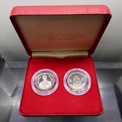 เหรียญ 2 บาท นิเกิลขัดเงา ที่ระลึก การแข่งขันกีฬาซีเกมส์ครั้งที่ 13 พ.ศ.2528 พร้อมกล่องเดิม ( ชุด 2 เหรียญ ) หายากมาก