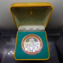 เหรียญพระรูปรัชกาลที่1 อนุสรณ์ ๒๐๐ ปี วัดดอน เนื้อโลหะกาหลั่ยเงิน มูลนิธิกัลยาณวิสุทธิ์ สร้าง วัดบรมสถล (วัดดอน) พ.ศ.2540 พร้อมกล่องเดิม