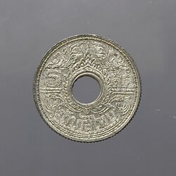 สตางค์รู เนื้อดีบุก 5 สตางค์ ลายบัวกนกแข้งสิงห์ พ.ศ.2488 ไม่ผ่านใช้งาน เก่าเก็บ