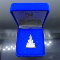 พระศรีศากยมุนี (หลวงพ่อโตวัดสุทัศน์ฯ) รุ่นเศรษฐีทอง เนื้อเงิน วัดสุทัศนเทพวราราม ปี 2539 พร้อมกล่องเดิม