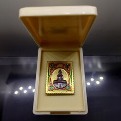 เหรียญแสตมป์หลวงพ่อโสธร หลังท้าวเวสสุวรรณ รุ่นประทานพร เนื้อทองระฆังลงยา หน้าทองแดง จัดสร้างโดย มูลนิธิมิราเคิล ออฟไลฟ์ พ.ศ.2563