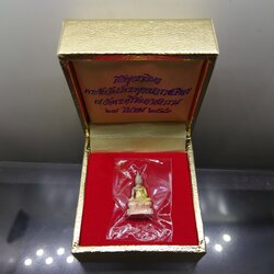 พระชัยวัฒน์พระพุทธนวราชบพิตร เนื้อเงินสามกษัตริย์ พิธีพุทธาภิเษก ณ วัดพระศรีรัตนศาสดาราม ปี2540 พร้อมกล่องเดิม