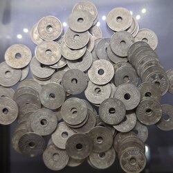 เหรียญสตางค์รู 5 สตางค์ เนื้อนิเกิล คละปี ผลิตออกใช้สมัยรัชกาลที่5 ถึง รัชกาลที่8 ผ่านใช้ (ราคาต่อ 1 เหรียญ)