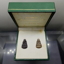 หลวงปู่ทวด รูปหล่อโบราณ พิมพ์เบ้าทุบ เล็ก รุ่นแรก เนื้อเงิน-นวะ วัดประสาทบุญญาวาส ปี2540 พร้อมกล่องเดิม