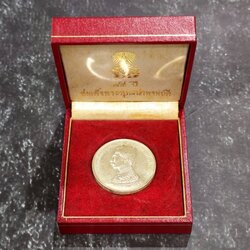เหรียญเงินรัชกาลที่ 5 หลังพระพุทธอังคีรส วัดราชบพิธๆ ปี 2536