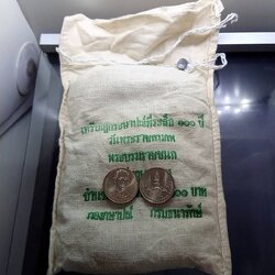 เหรียญยกถุง (100 เหรียญ) เหรียญ 2 บาท 100 ปี วันพระราชสมภพ พระบรมราชนก ไม่ผ่านใช้