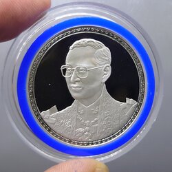 เหรียญเงินขัดเงา 600 บาท ที่ระลึก 75 พรรษา ในหลวงรัชกาลที่9 พ.ศ.2545 พร้อมกล่องหนังและใบเซอร์