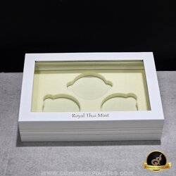 กล่องใส่เหรียญ กล่องเปล่า บรรจุเหรียญ 3 หลุม กล่องหนังเทียม พร้อมกล่องนอกสีขาว ไม่ผ่านใช้ จากกรมธนารักษ์