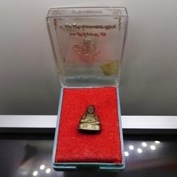 พระสังกัจจายน์ สก 5 รอบ สมเด็จพระบรมราชินีนาถ เนื้อนวะแก่เงิน ขนาดสูง 17 มิล ปี2535 พร้อมตลับเดิม