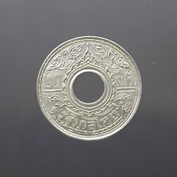 เหรียญสตางค์รู 20 สตางค์ เนื้อเงิน ลายกนกแข้งสิงห์ พ.ศ.2485 ผ่านใช้
