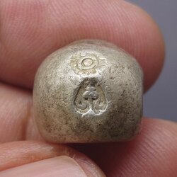 พดด้วง ขนาด 1 บาท ตรามงกุฎ-กงจักร รัชกาลที่4