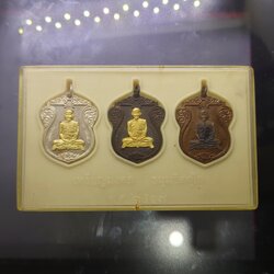 เหรียญเสมาเจ้าคุณนรฯ ชุดกรรมการ 3 องค์ (เงินหน้าทองคำ นวะหน้าทองคำ ทองแดงหน้าเงิน) หลวงปู่โต๊ะปลุกเสก วัดเทพศิรินทร์ กทม. ปี 2517 กล่องเดิม นิยม หายาก