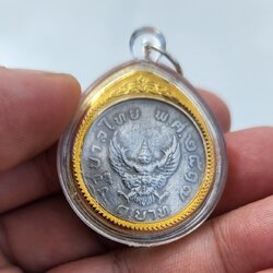 เหรียญ 1 บาท ครุฑ 2517 ( หน้าครุฑ หลังครุฑ ) ผ่านใช้ คัดสวย พร้อมกรอบ พร้อมขึ้นคอ รับประกันแท้