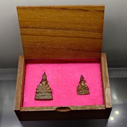 พระกริ่งไพรีพินาศ พระชัยวัฒน์ ไพรีพินาศ ญสส. เนื้อทองแดง รุ่นเจริญสุข วัดบวรนิเวศวิหาร ปี2542 พร้อมกล่องไม้เดิมๆ