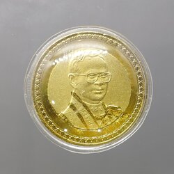 เหรียญ 10 บาท สองสี กาหลั่ยทอง ขัดเงาพ่นทราย ที่ระลึกครองราชย์ครบ 60 ปี รัขกาลที่9 ปี2549 พร้อมเลี่ยมกันน้ำ