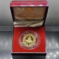 เหรียญพระพุทธโสธร หลัง พระราชมงคลวุฒาจารย์ ( สุธีร์ สุนฺทโร ) อายุครบ 84 ปี วัดโสธรวรารามวรวิหาร พ.ศ.2545 เนื้อทองแดงขัดเงาชุบทอง พร้อมกล่องเดิม