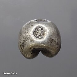 พดด้วง ขนาด 1 บาท ตราครุฑ - พระแสงจักร สมัยรัชกาลที่ 2