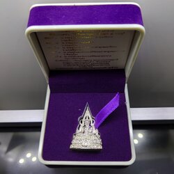 พระพุทธชินราช เบญจพุทธปาฏิหาริย์ ส.ธ. รุ่น พระเทพรักษา เนื้อเงิน พ.ศ.2554 พร้อมตลับเดิมๆ