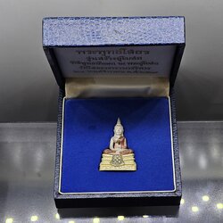 พระพุทธโสธร รุ่นสร้างพระอุโบสถ เนื้อเงินสามกษัตริย์ พิธีพุทธาภิเษก ณ พระอุโบสถ วัดโสธรวรารามวรวิหาร พ.ศ.2539 พร้อมกล่องเดิม