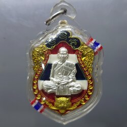 เหรียญเสมาเสือคาบดาบ รุ่น1 (ตอกกรรมการ) เนื้อทองทิพย์ หน้ากากเงินแท้ ลงยาธงชาติ ขอบแดงซุ้มน้ำเงิน หลวงพ่อพัฒน์ วัดห้วยด้วน โคท 200