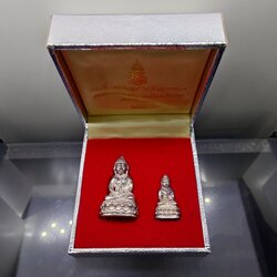 พระกริ่ง พระชัยวัฒน์ ปวโร 84 พรรษา สมเด็จพระญาณสังวร สมเด็จพระสังฆราช วัดบวรนิเวศวิหาร ปี 2540 เนื้อเงิน พร้อมกล่องเดิมๆ