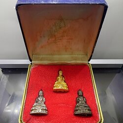 พระกริ่งนวปทุม ภปร (ครบชุด เนื้อทองคำ เนื้อเงิน เนื้อนวะ) พ.ศ.2535 พร้อมกล่องเดิม นิยม สร้างน้อย หายาก