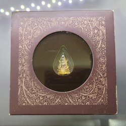 พระพุทธชินราช เนื้อเงินสามกษัตริย์ พิมพ์เล็ก รุ่นเพราะแผ่นดินนี้ คือ แผ่นดินเกิด ปี 2548 ตลับเดิม