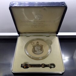 เหรียญเสมา เนื้อเงินขัดเงา ที่ระลึก 80 พรรษา รัชกาลที่9 พร้อมแหนบเงิน มหาดไทย สร้าง ปี2550 พร้อมกล่องเดิมๆ หายาก