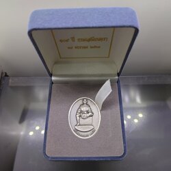 เหรียญเจ้าพ่อหอกลอง เนื้อเงินรมซาติน 109 ปี กรมเสมียนตรา สำนักงานปลัดกระทรวงกลาโหม ปี2561 พร้อมกล่องเดิม