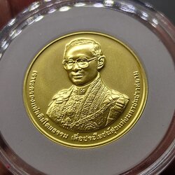 เหรียญทองคำ (ทอง 99 % หนัก 1 บาท) ที่ระลึก 60 ปี บรมราชาภิเษก ทองคำพ่นทราย พ.ศ.2553 พร้อมกล่องไม้ ใบเซอร์ อุปกรณ์ครบ