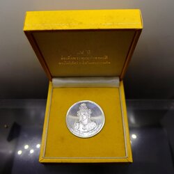 เจ้าแม่กวนอิม อวโรกิเตศวร หลังมังกร เนื้อเงิน ที่ระลึก 85 ปี สมเด็จพระพุทธปาพจนบดี วัดราชบพิธสถิตมหาสีมาราม ปี 2536 พร้อมกล่องเดิม