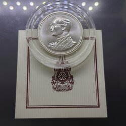 เหรียญเงินพ่นทราย ที่ระลึกพระราชพิธีฉลองสิริราชสมบัติครบ 60 ปี รัชกาลที่9 พ.ศ.2549 พร้อมซองเดิมจากกรมธนารักษ์