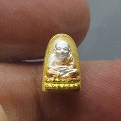 หลวงพ่อทวด เหยียบน้ำทะเลจืด หลังพระคาถา เนื้อเงินสามกษัตริย์ พิมพ์พระรอดเล็ก รุ่น 106 ปี อาจารย์ทิม พ.ศ.2561 พร้อมตลับเดิม