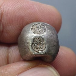 พดด้วง ขนาด 1 บาท ตราบัวยันต์ สมัยอยุธยา สภาพสวย