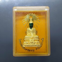 พระแก้วมรกต ทรงเครื่องฤดูหนาว (ขนาดสูง 3 เซน) เนื้อโลหะเคลือบสีเขียว เครื่องทรงชุบทอง สำนักพระราชวัง สร้าง พุทธาภิเษก ณ วัดพระศรีรัตนศาสดาราม พ.ศ.2547 ตลับเดิม รับประกันแท้