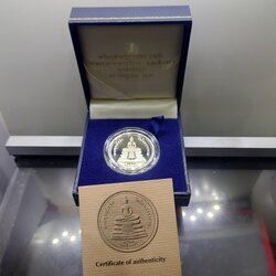 เหรียญพระพุทธโสธร เนื้อเงินขัดเงาพิเศษ พิมพ์สองหน้า บล็อกนอก Royal Australian Mint วัดโสธรวรารามวรวิหาร พ.ศ.2537 พร้อมกล่องเดิม ใบเซอร์